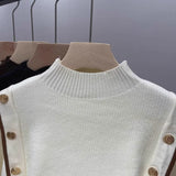 Suéter Peluciado com Botões Dourados - Chic