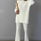 Conjunto de Tricô Canelado com Suéter de Gola Alta e Calça Flare de Cintura Alta