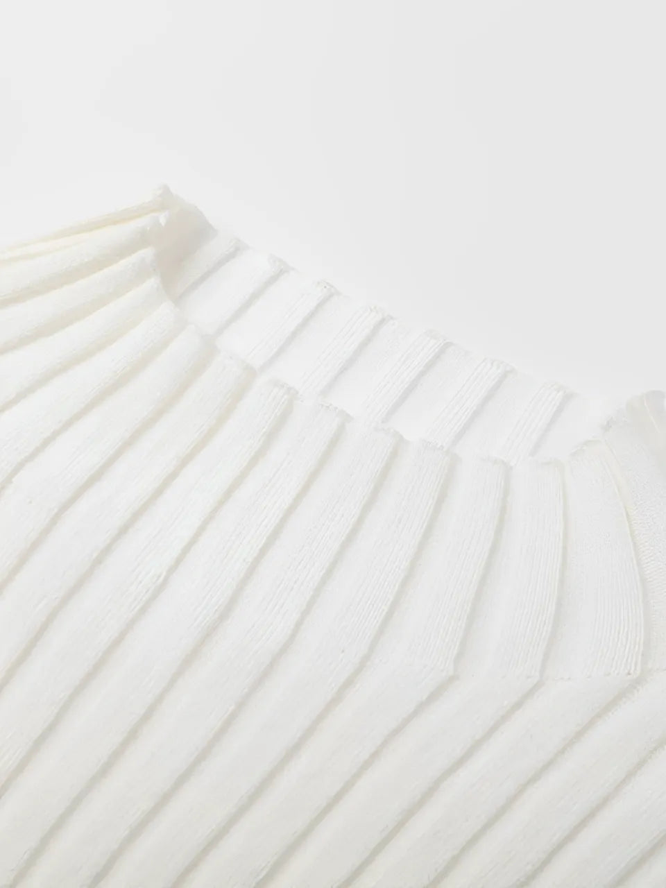 Conjunto de Tricô Canelado com Suéter de Gola Alta e Calça Flare de Cintura Alta