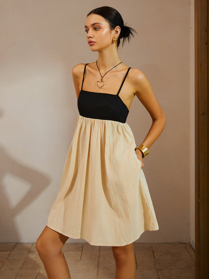 Vestido Curto com Alças Finas
