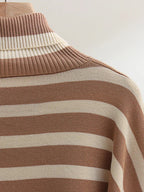 Conjunto de Tricô com Suéter de Gola Alta Listrado e Calça Confortável