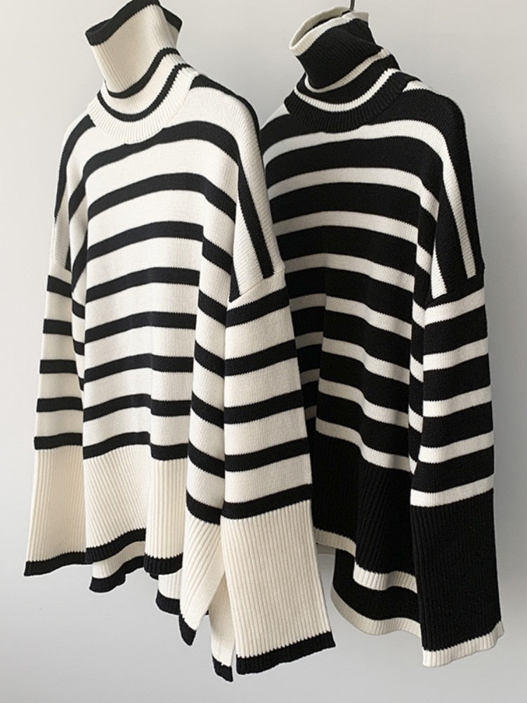 Suéter Listrado Oversize Gola Alta