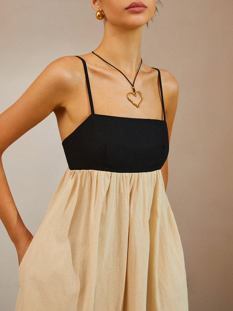 Vestido Curto com Alças Finas