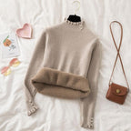 Suéter Cashmere Peluciado com Botões Perolados