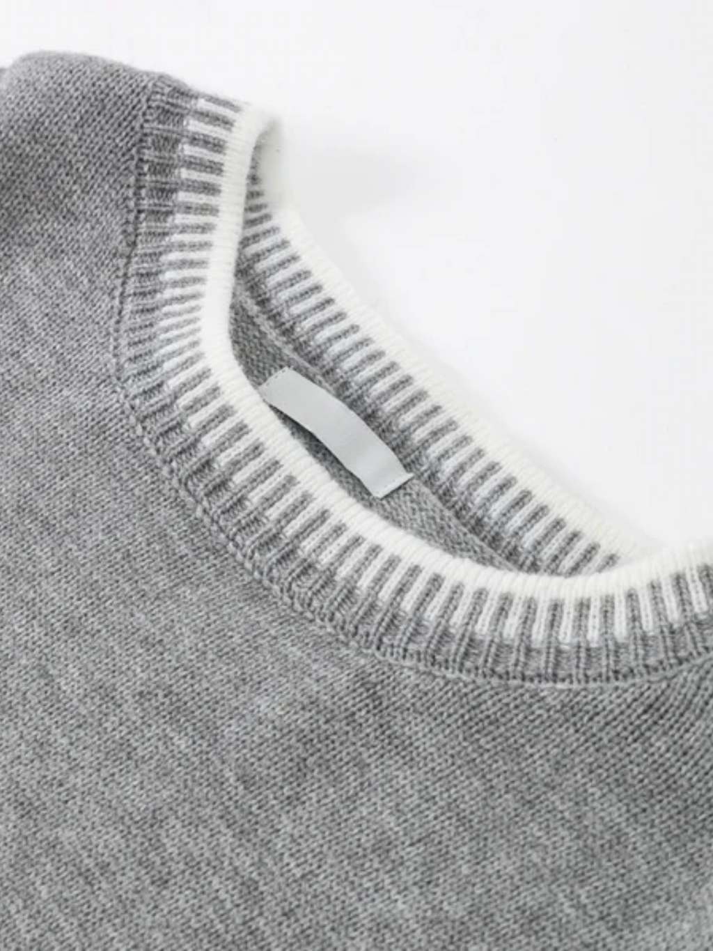 Conjunto com Suéter e Calça com Detalhes em Crochê