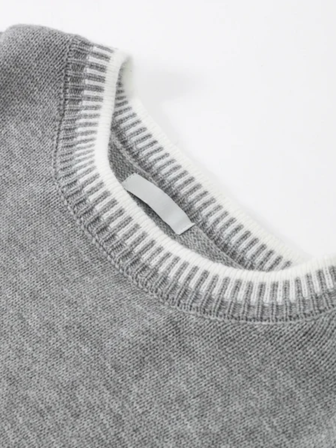 Conjunto com Suéter e Calça com Detalhes em Crochê