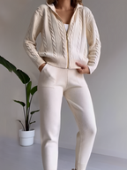 Conjunto de Tricô com Jaqueta Texturizada com Zíper e Calça Jogger de Cintura Elástica