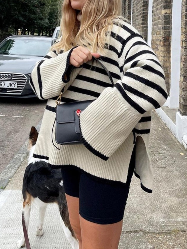 Suéter Listrado Oversize Gola Alta