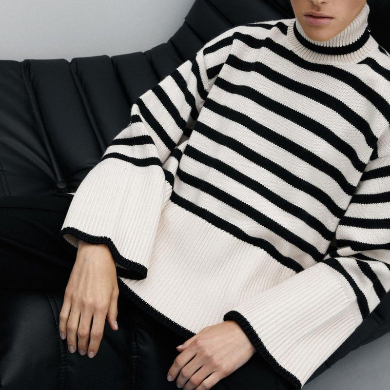 Suéter Listrado Oversize Gola Alta