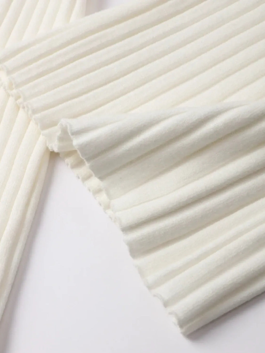 Conjunto de Tricô Canelado com Suéter de Gola Alta e Calça Flare de Cintura Alta