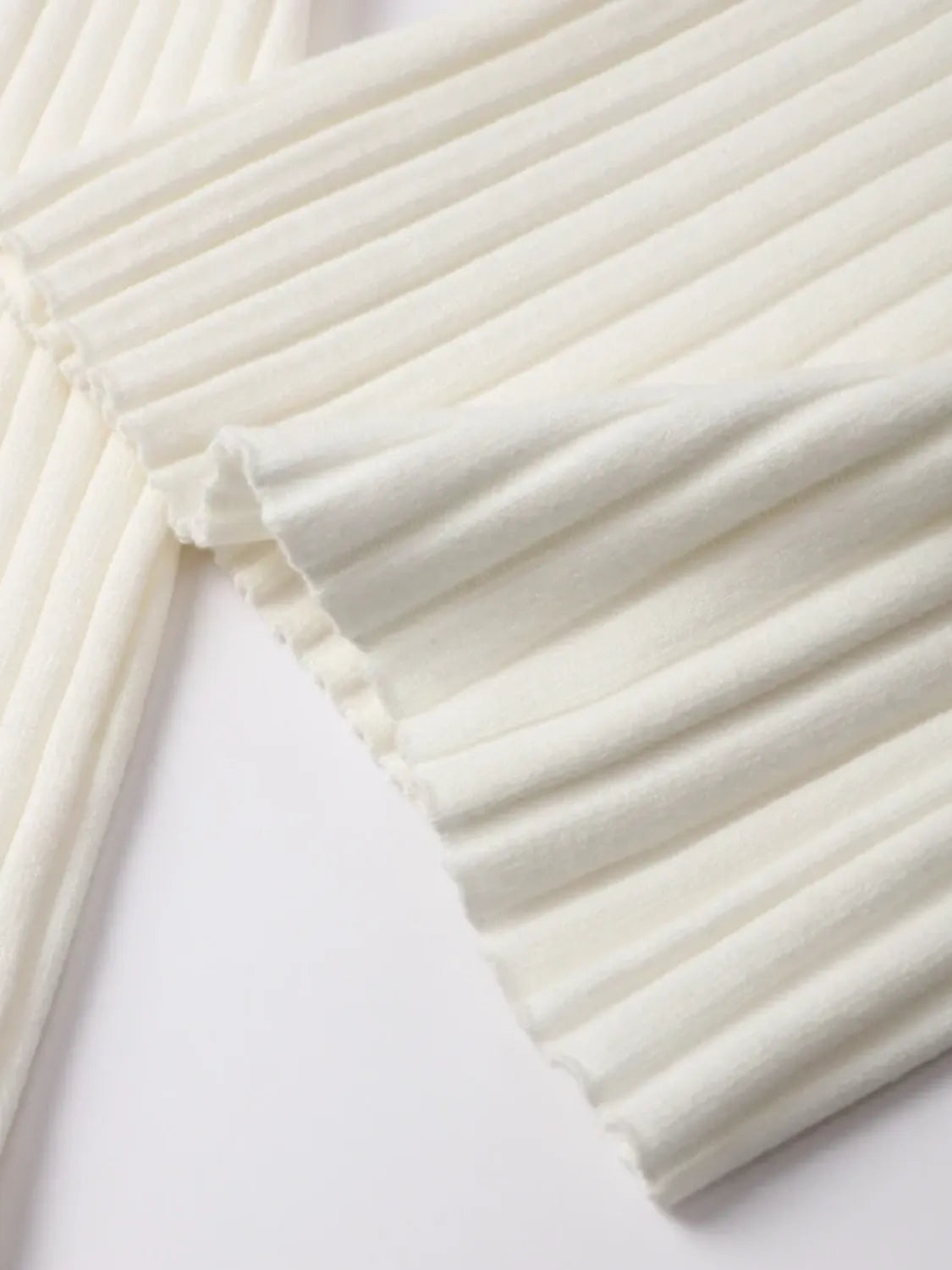 Conjunto de Tricô Canelado com Suéter de Gola Alta e Calça Flare de Cintura Alta