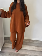 Conjunto de Veludo Cotelê com Suéter Oversized e Calça Wide Leg