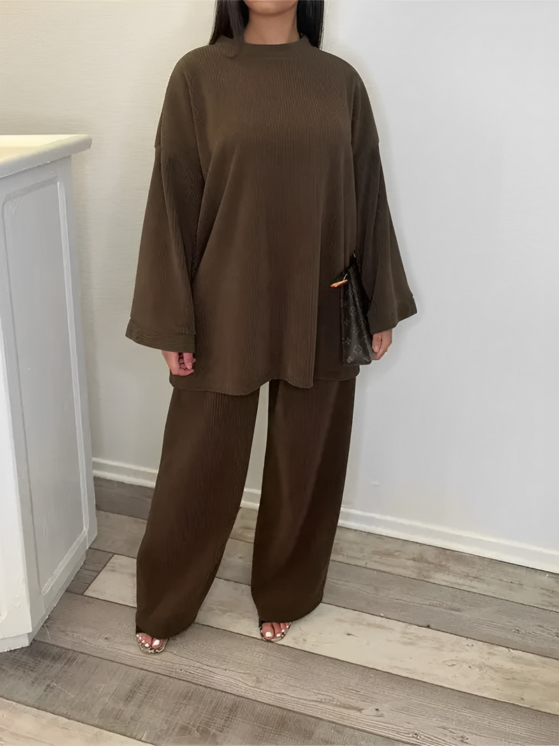 Conjunto de Veludo Cotelê com Suéter Oversized e Calça Wide Leg