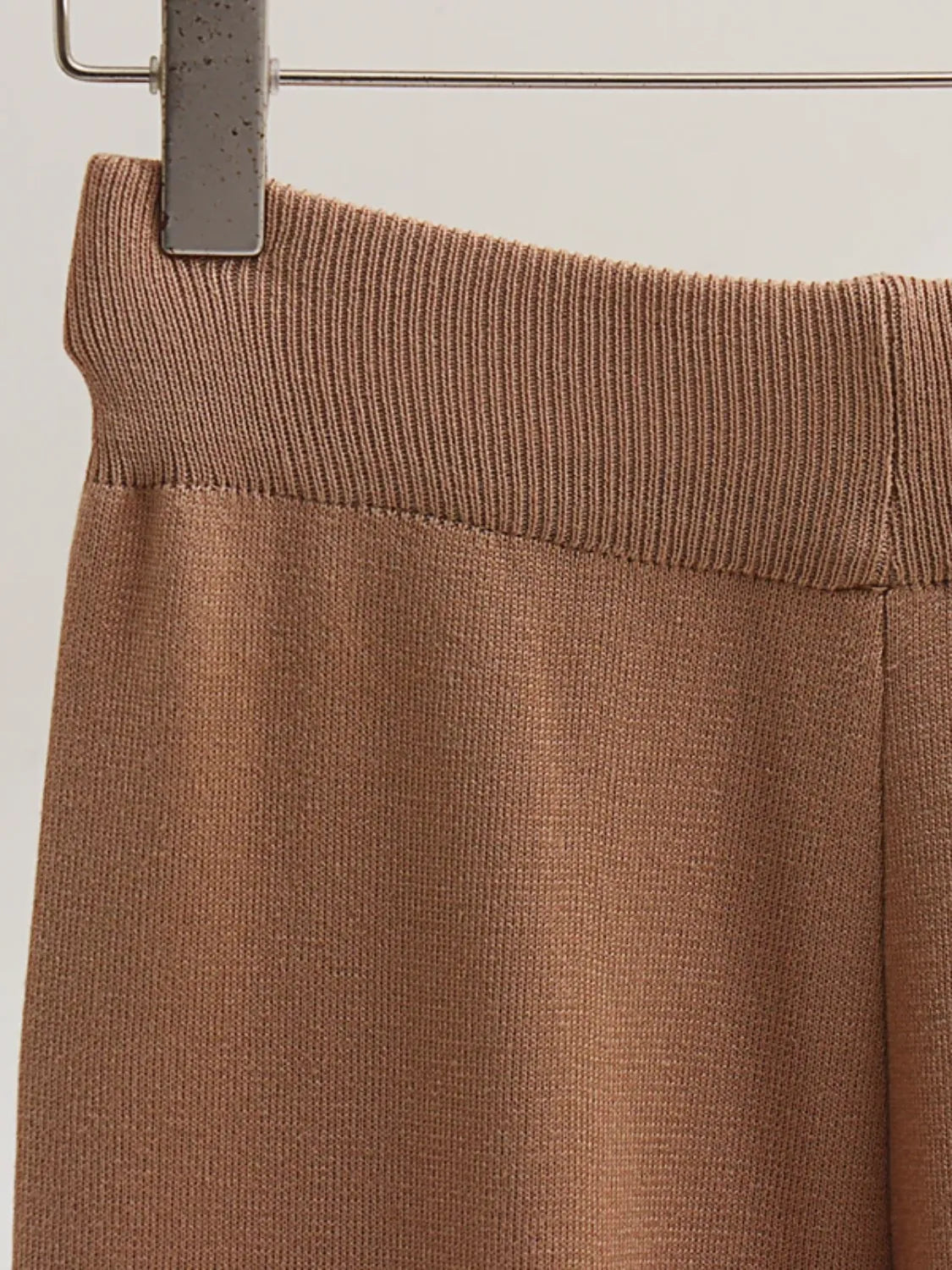 Conjunto de Tricô com Suéter de Gola Alta Listrado e Calça Confortável