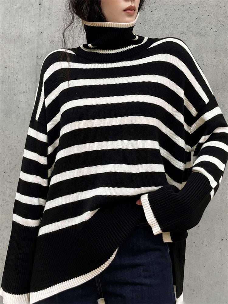 Suéter Listrado Oversize Gola Alta