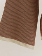 Conjunto de Tricô com Suéter de Gola Alta Listrado e Calça Confortável