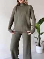 Conjunto de Tricô Canelado com Suéter Mullet Gola Alta e Calça Pantalona