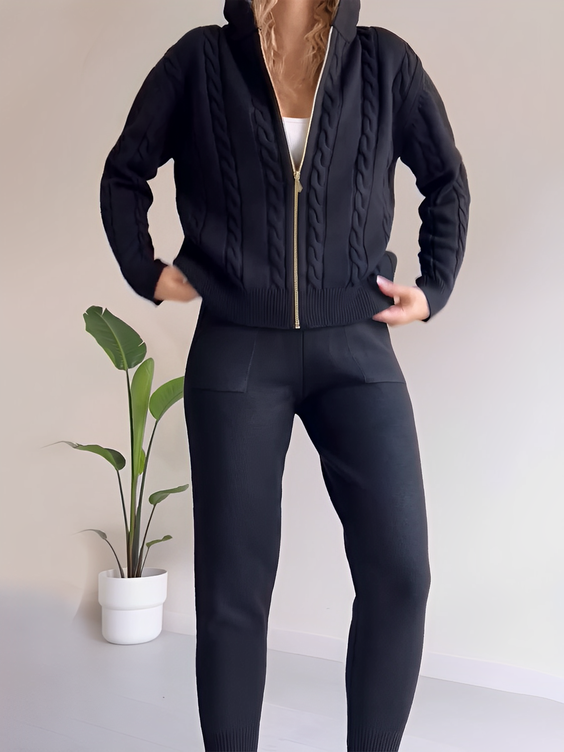 Conjunto de Tricô com Jaqueta Texturizada com Zíper e Calça Jogger de Cintura Elástica