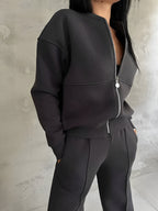 Conjunto com Jaqueta de Zíper e Calça Reta com Bolsos