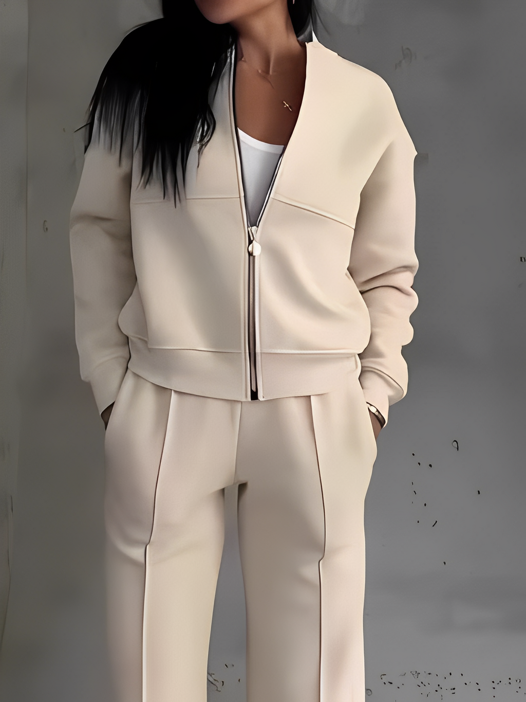Conjunto com Jaqueta de Zíper e Calça Reta com Bolsos