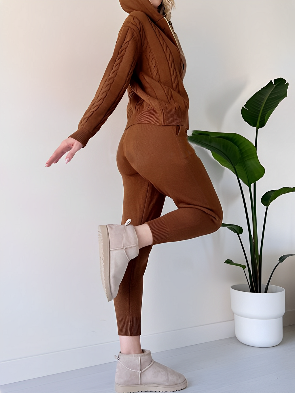 Conjunto de Tricô com Jaqueta Texturizada com Zíper e Calça Jogger de Cintura Elástica