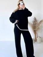 Conjunto com Suéter e Calça com Detalhes em Crochê