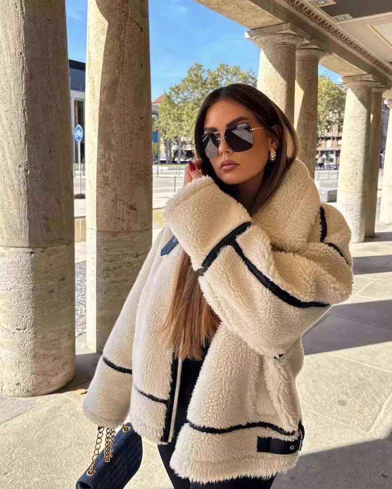 Casaco Peluciado com Zíper