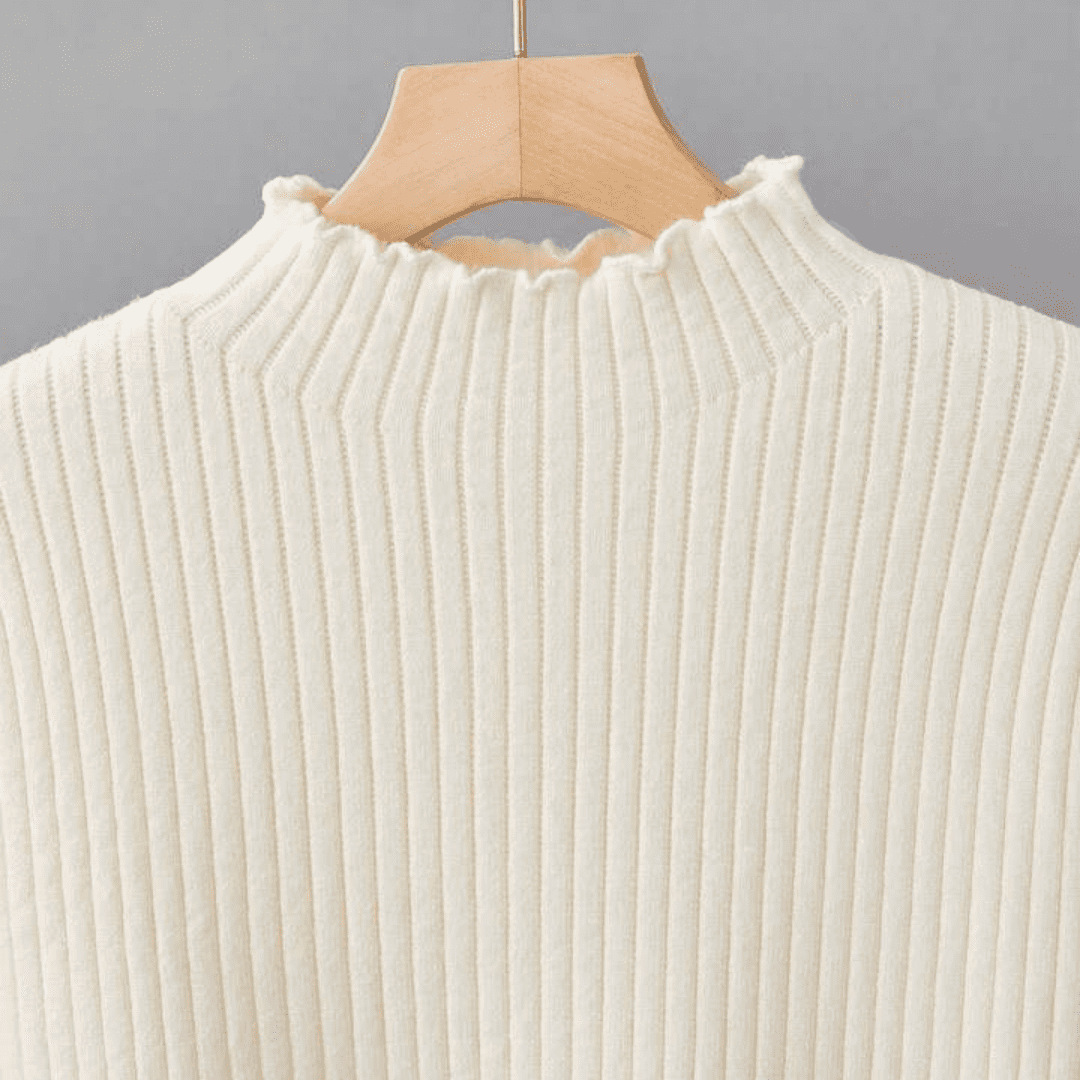 Blusa Peluciada e Canelada com Gola Alta