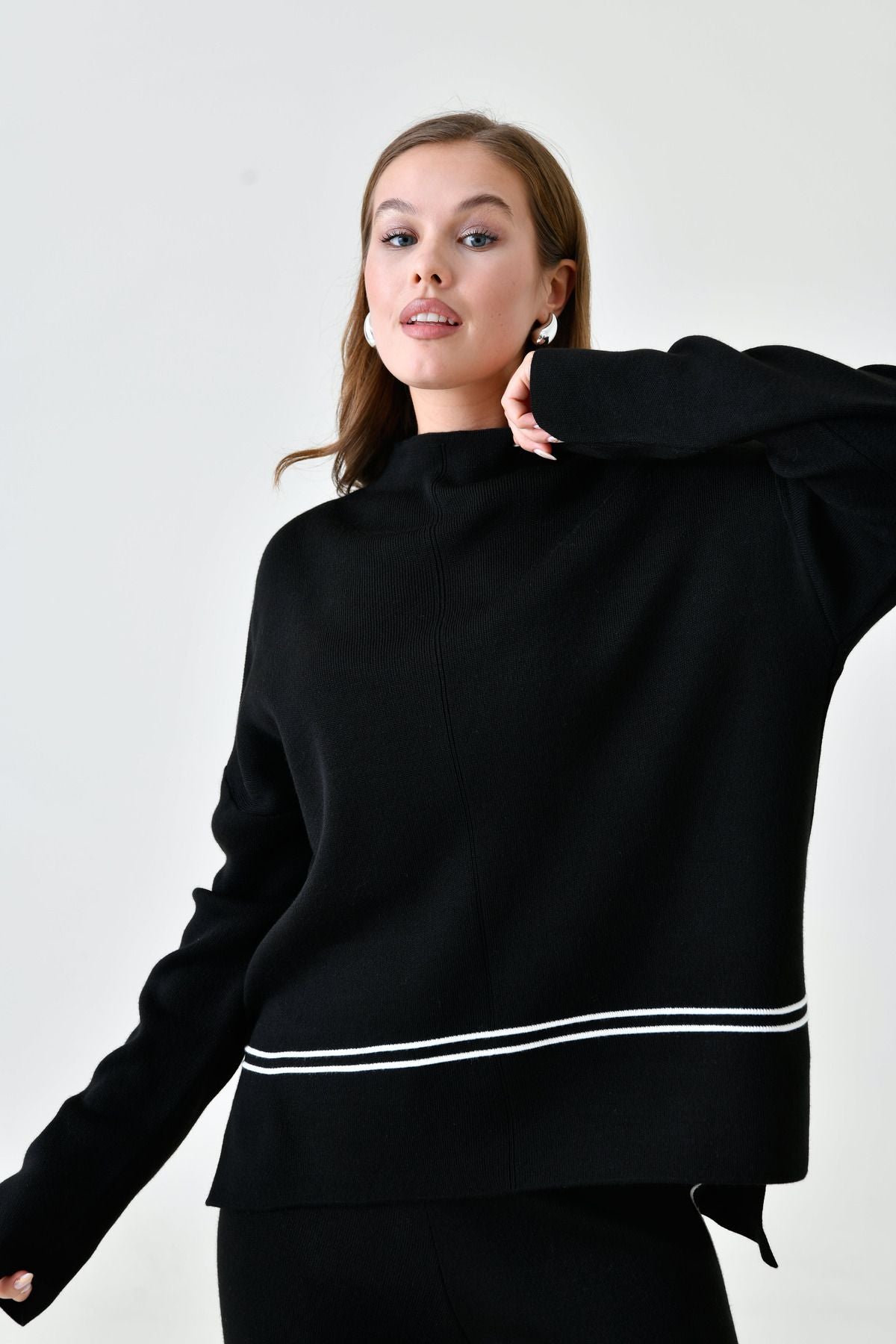 Conjunto de Tricô com Suéter Mullet Gola Alta e Calça Cintura Alta Confortável