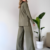 Conjunto de Tricô Canelado com Suéter Mullet Gola Alta e Calça Pantalona