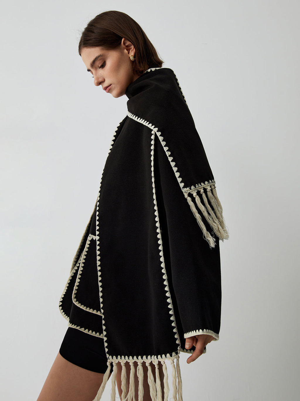 Jaqueta com Acabamento Contrastante e Cachecol