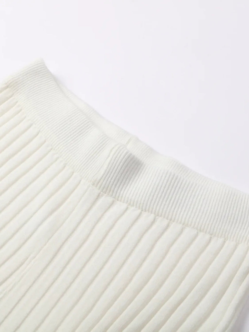 Conjunto de Tricô Canelado com Suéter de Gola Alta e Calça Flare de Cintura Alta