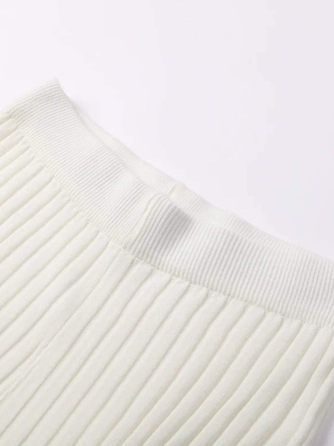 Conjunto de Tricô Canelado com Suéter de Gola Alta e Calça Flare de Cintura Alta