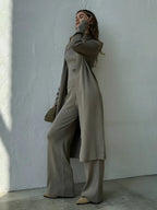 Conjunto de 3 Peças com Blusa Canelada Gola Alta Calça Pantalona de Cintura Elástica e Cardigan Alongado