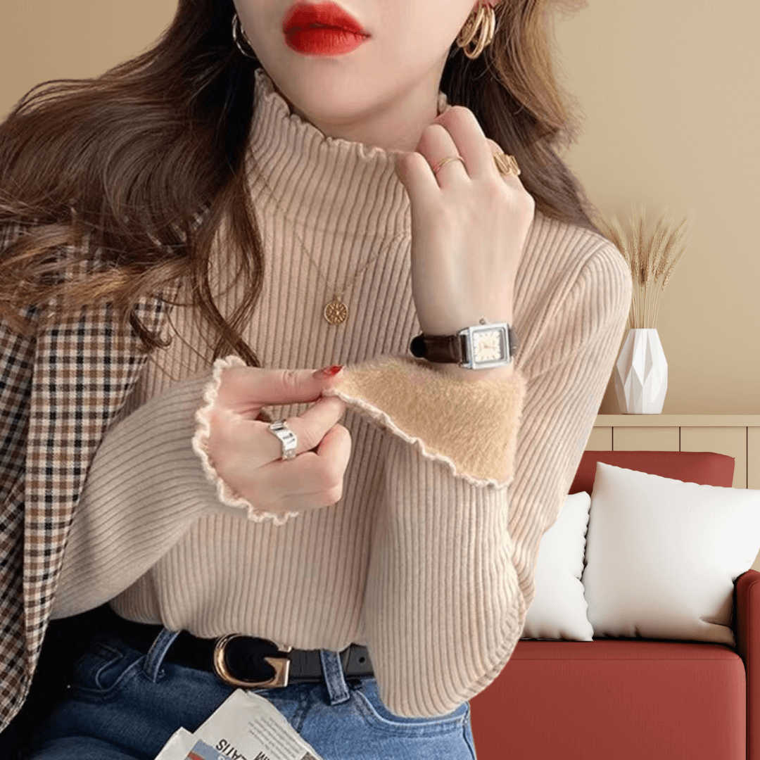 Blusa Peluciada e Canelada com Gola Alta