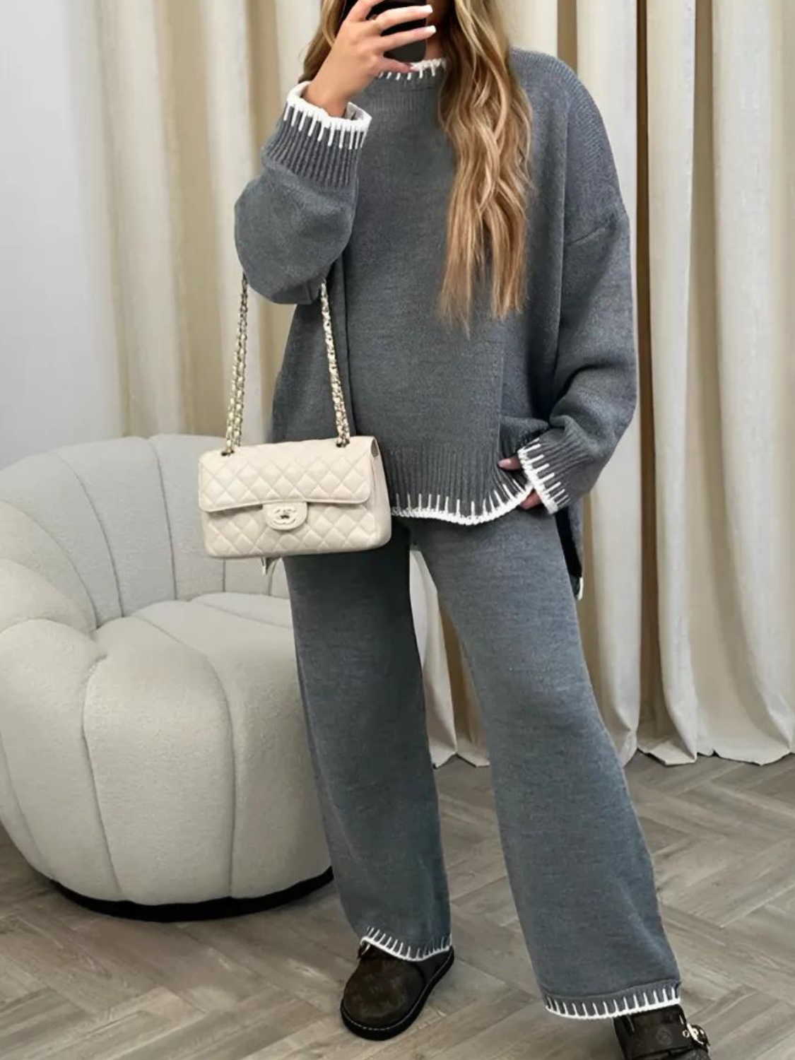 Conjunto com Suéter e Calça com Detalhes em Crochê