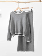 Conjunto com Suéter e Calça com Detalhes em Crochê