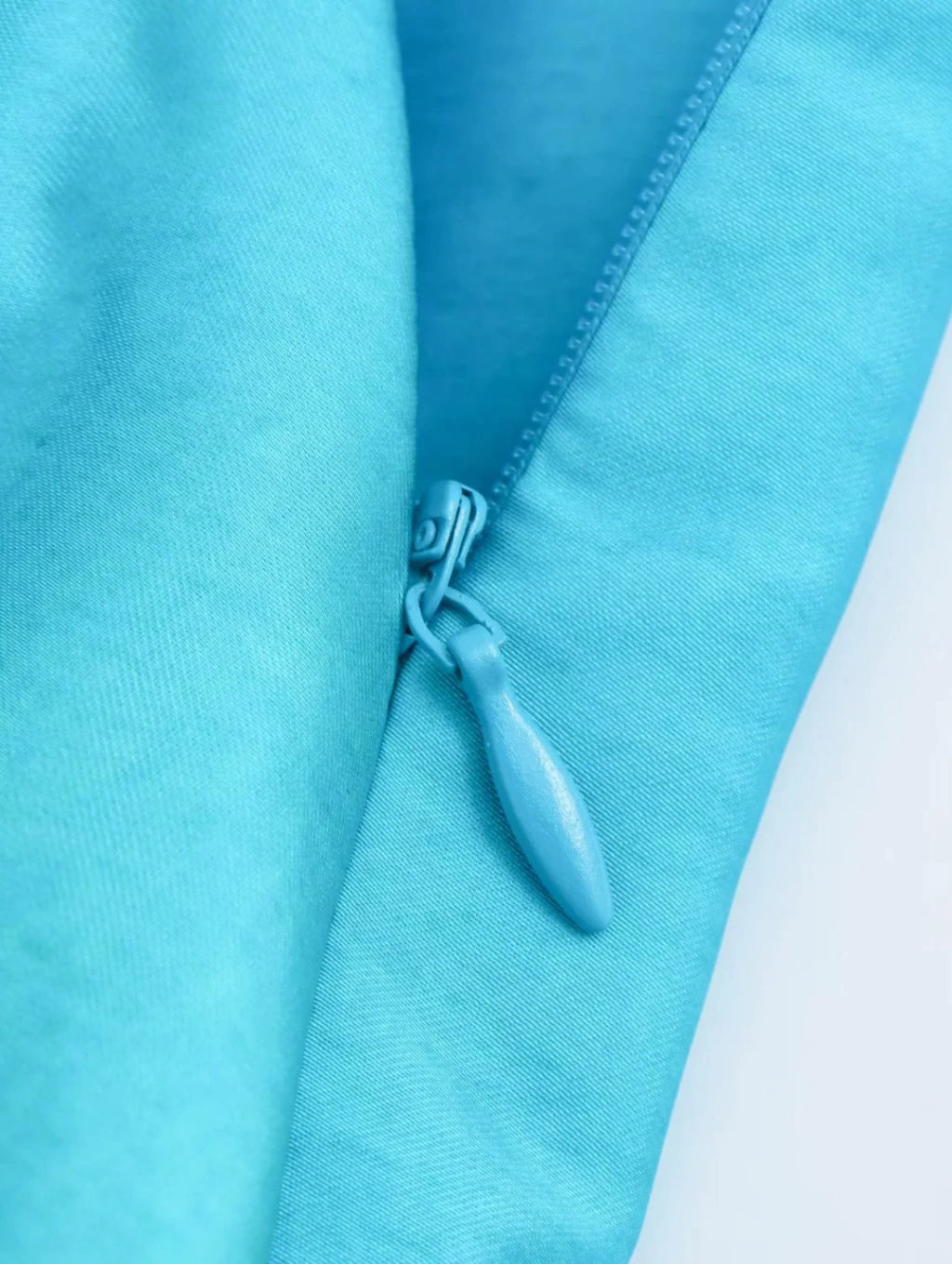 Vestido Longo Acetinado de Um Ombro Só - Aqua Luxe